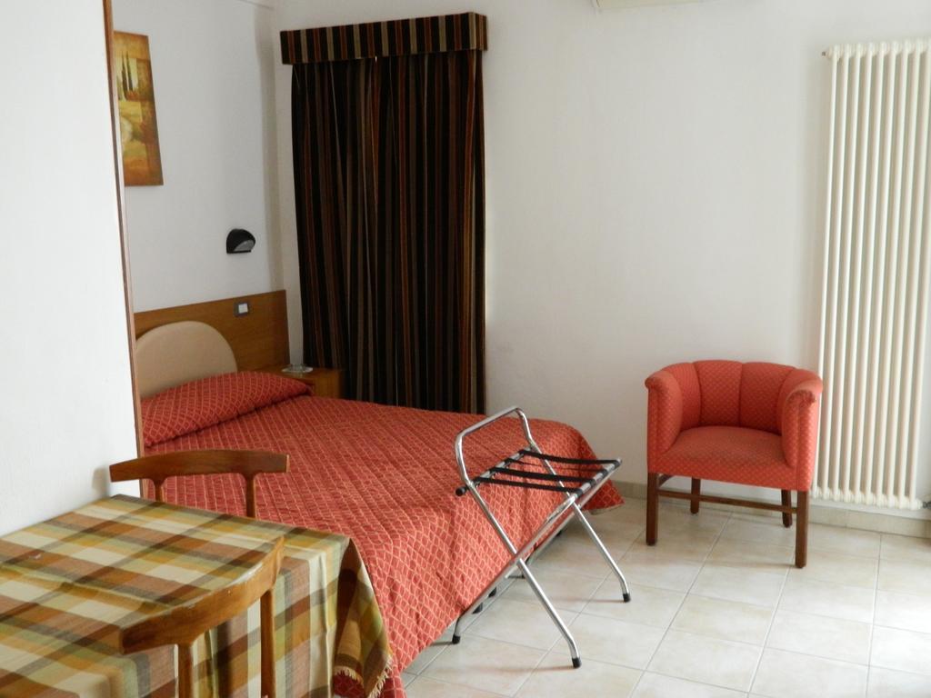 Residence Dei Fiori Bordighera Cameră foto